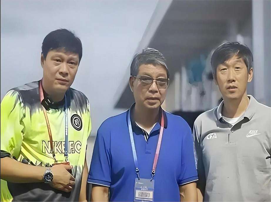 前国脚曝国足新帅人选，直指45岁亚洲足球先生，范志毅被淘汰(国足主帅新人选被曝)