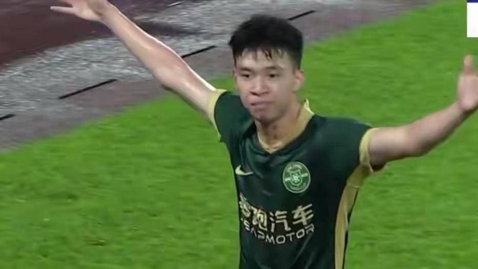 AG体育-中超-王钰栋破球荒米特里策绝杀浙江3-2逆转三镇(任亚伟vs田旭升)