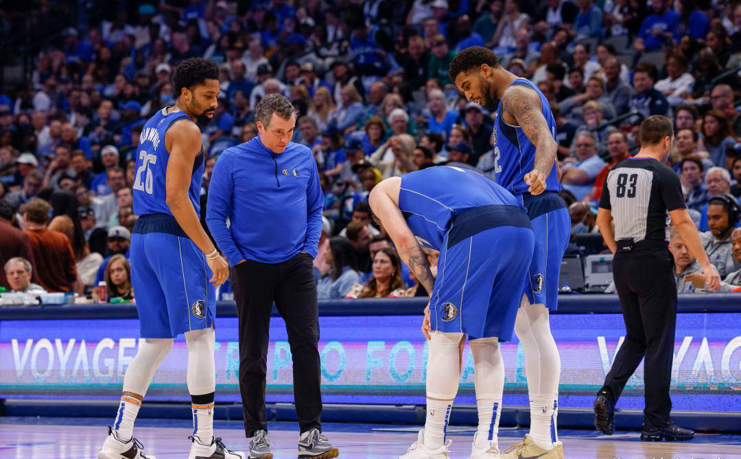 AG体育-NBA-浓眉赛季中视网膜脱落目前已接受修复手术(全飞秒手术眼球动了咋办)